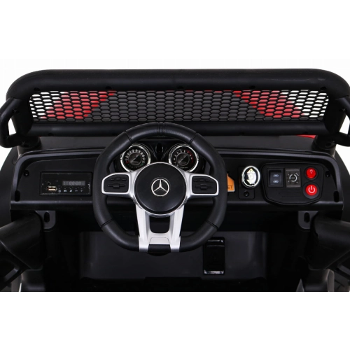 Mercedes Benz Unimog Czerwony JL199